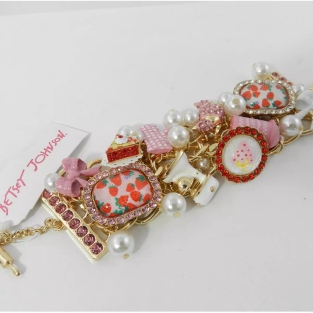 👉✨️ Betsey Johnson Gold tone baby cakes baking charm bracelet